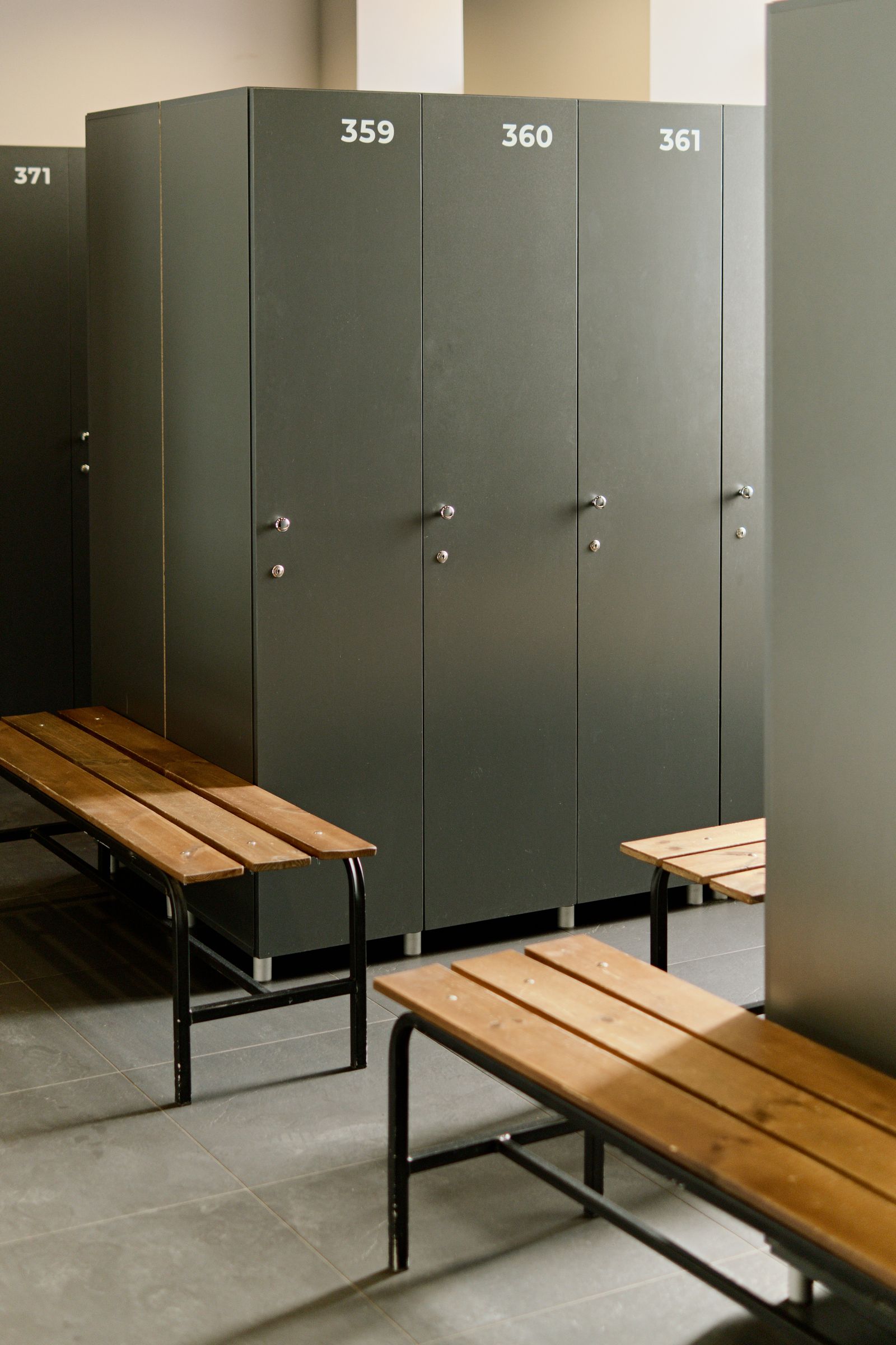 Vestiaire collectif, cabines et bancs